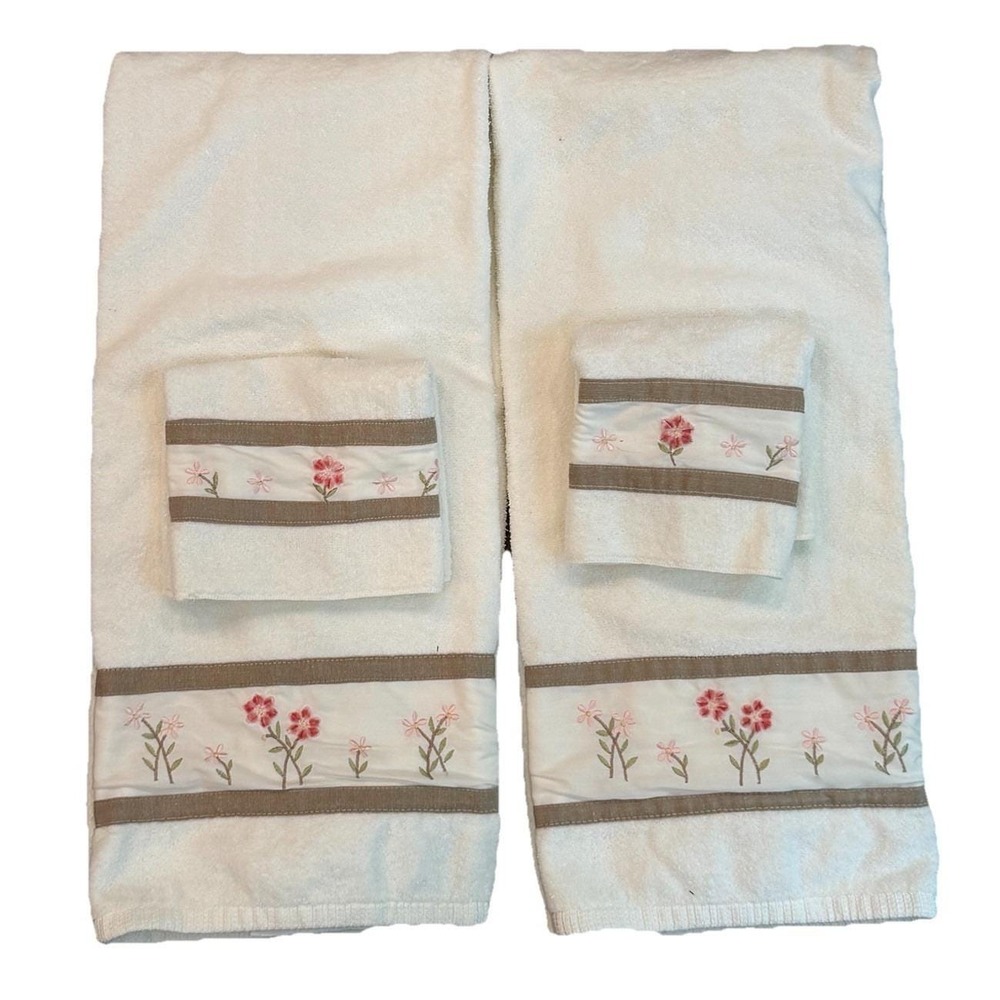 VTG Saturday Knight Ltd Towels Lot 4 Pc Towel Wash Cloth Rose Floral Trim USA